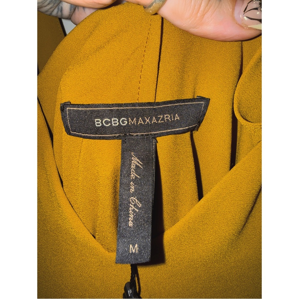 BCBG Max Azria Carie Romper Cape Sleeve Mustard Yellow Gold V-Neck Flutter M - Picture 2 of 4